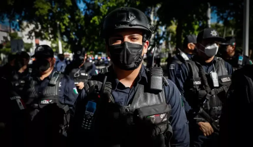 ¿Qué Tanto Trabaja, Cuánto Gana y Qué Tanta Confianza le tenemos al Policía?