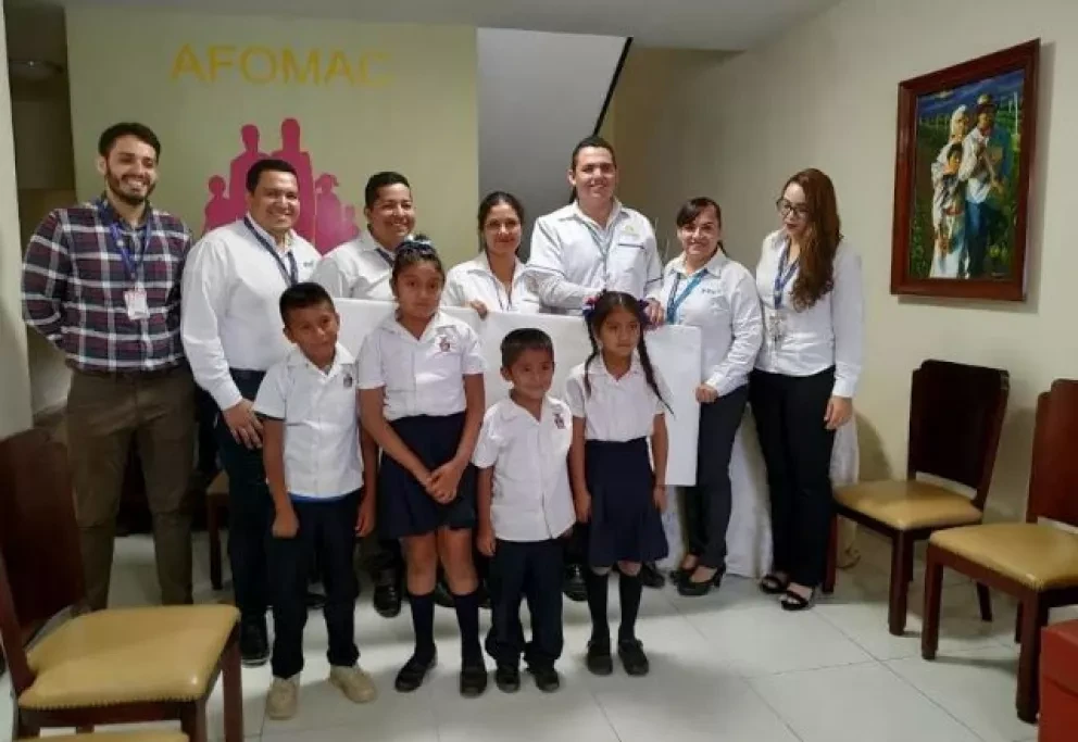 Redondeo de Afomac IAP para niños de campos agrícolas