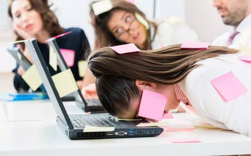 ¿Sabes cómo detectar el agotamiento laboral?
