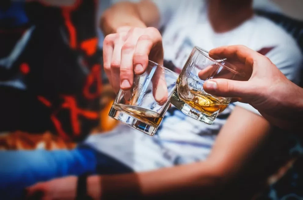 Incluso el alcohol es una droga. ¡Tómalo en cuenta!