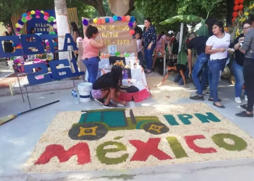 Resaltan tradición de día de muertos en Villa Juárez