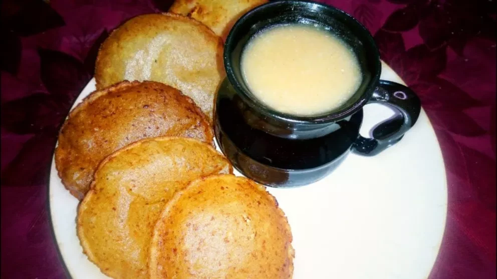 Gorditas y atole de pinole ¡Qué rico!