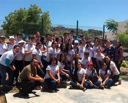 Alumnos de preparatoria llevan ayuda a la colonia de “Las Coloradas”