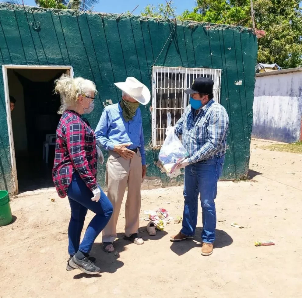 Ayuntamiento y DIF extienden entrega de apoyos a familias de Navolato