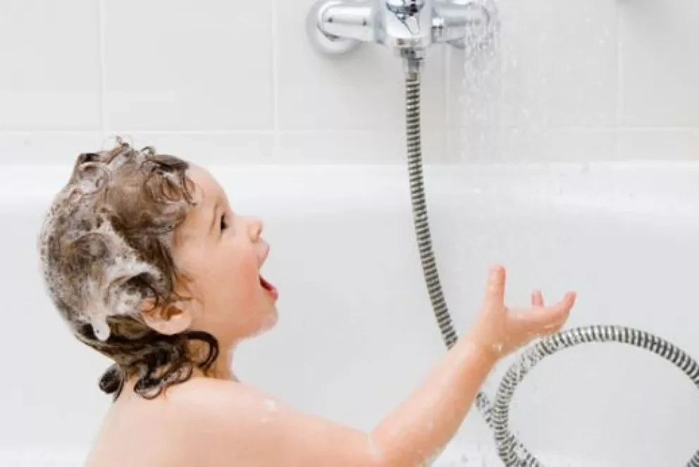 ¿Es bueno bañarse todos los días? La ciencia opina…