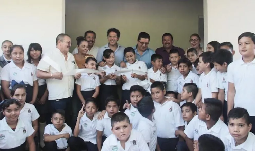 Remodelan baños en la escuela Sinaloa en Villa Juárez