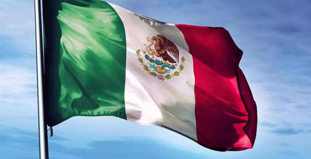 Las 7 transformaciones de la Bandera de México