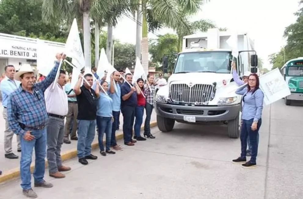 Subsanan rezago en la recolección de basura en Villa Juárez