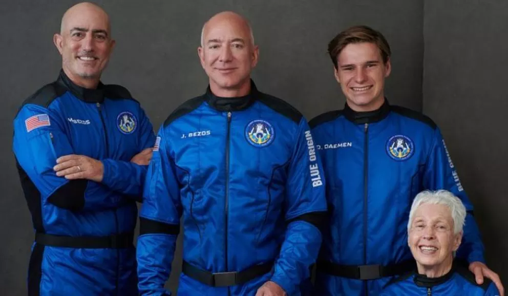 Jeff Bezos completó con éxito su viaje al espacio
