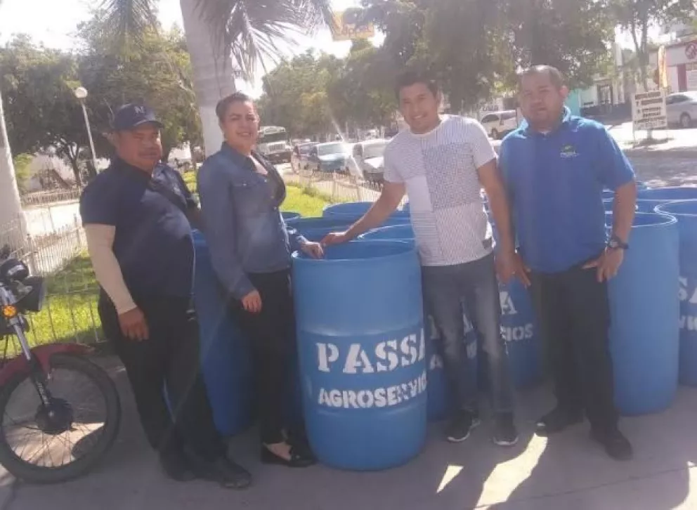 Donan botes recolectores de basura en Villa Juárez