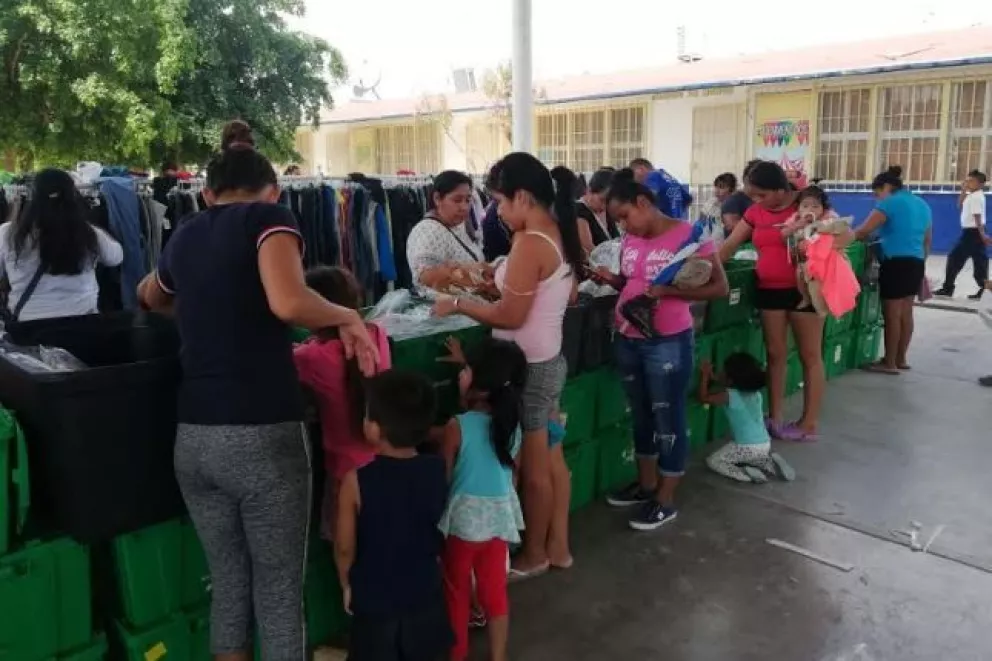 Ofrecen ropa y enseres a bajo costo en Villa Juárez