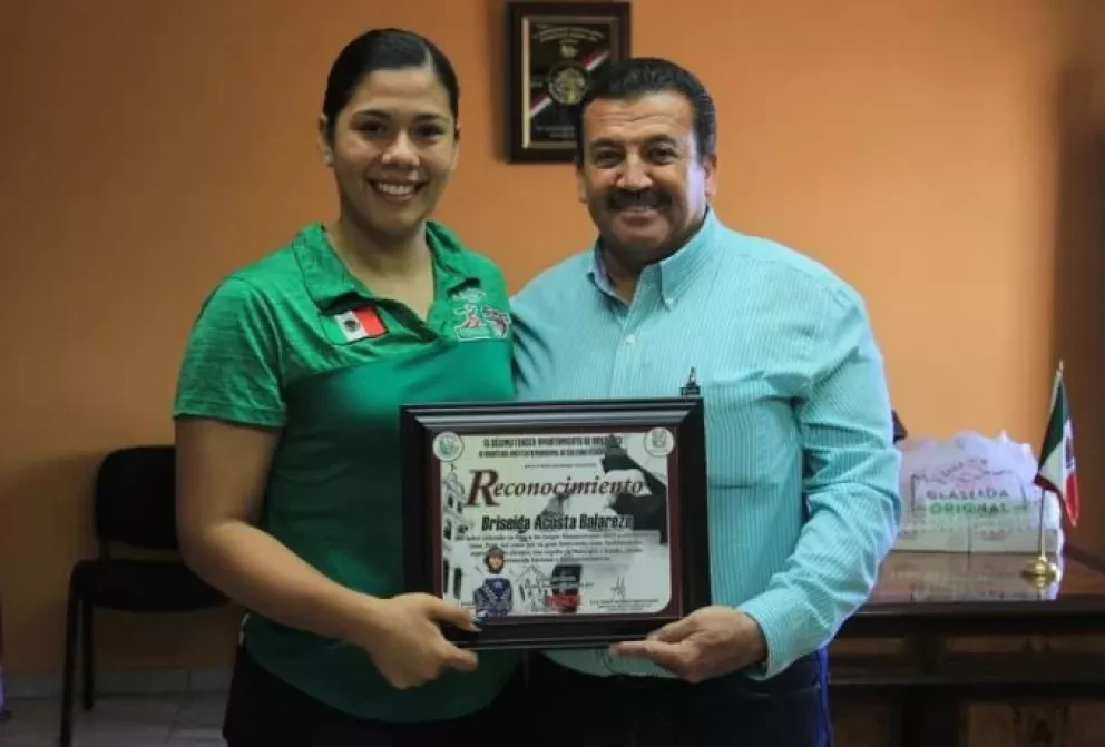 Reconocen Briseida Acosta como orgullo de Navolato