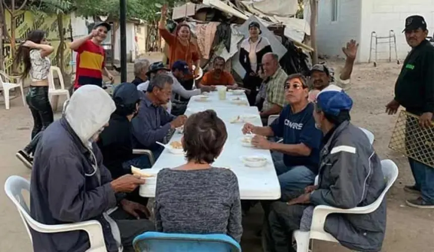 Jorge Castillo un buen samaritano que ayuda adultos mayores