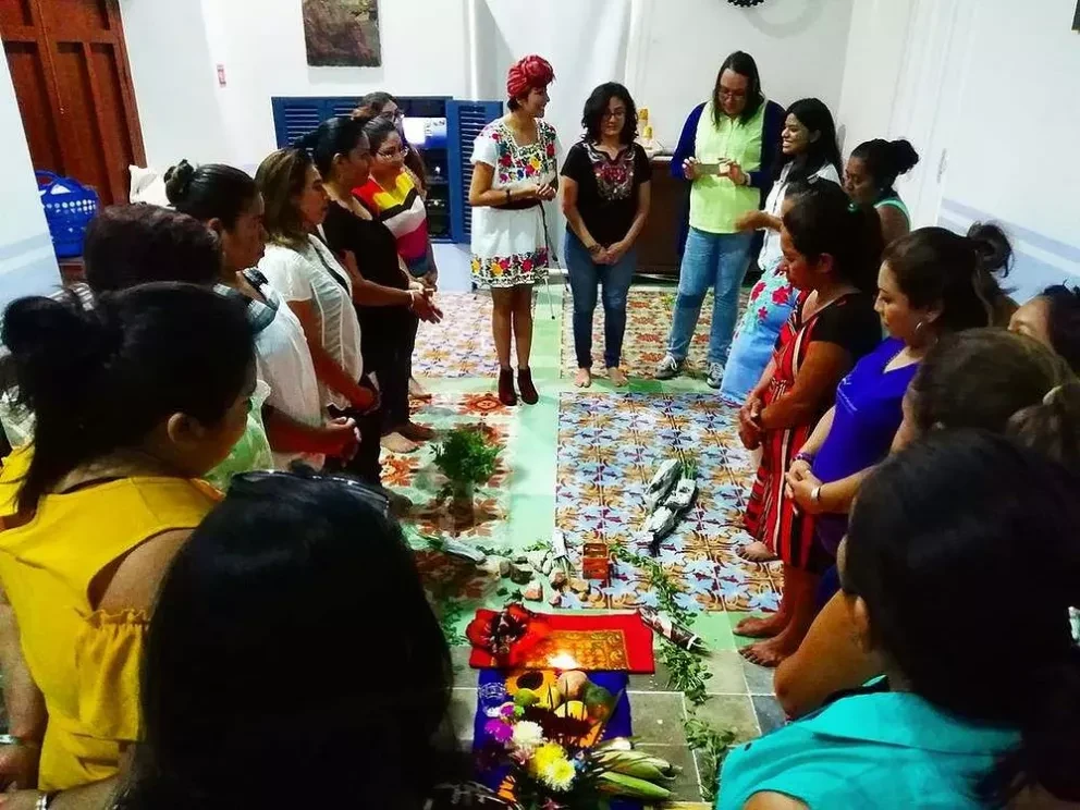Formación de asociaciones y escuelas de paz nueva forma de lucha por las mujeres