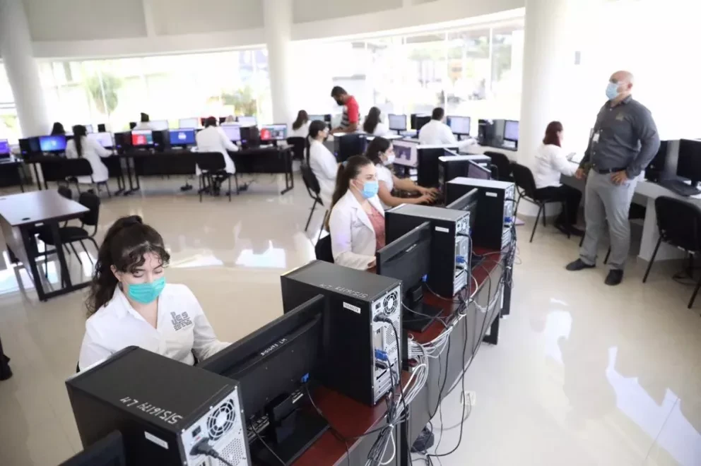 Inaugura Quirino el Call Center de Los Mochis para Covid-19