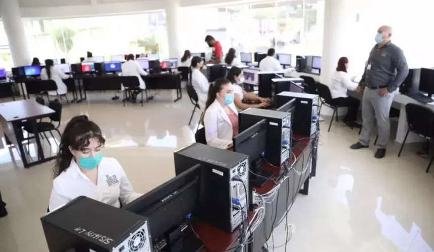 Inaugura Quirino el Call Center de Los Mochis para Covid-19