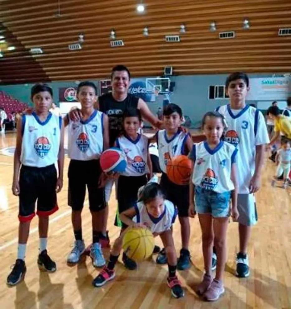Niños de Villa Juárez visitan campamento de Caballeros de Culiacán