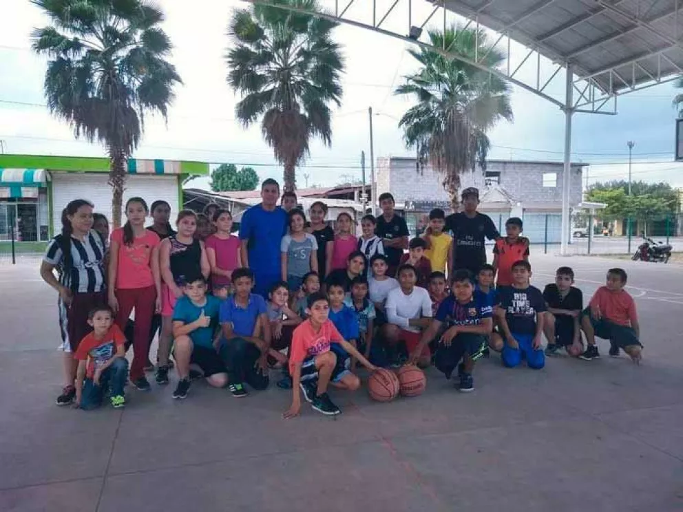 Campamento de verano de basquetbol en Villa Juárez