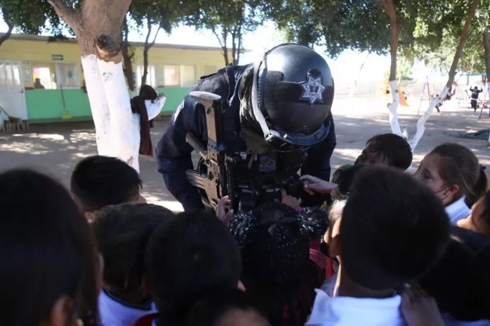 Policías llevan programas preventivos a niños y adolescentes de campos agrícolas