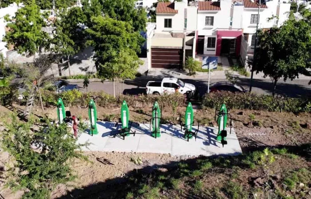 (VIDEO) Instalan ejercitadores en Parque Diamante y se activan los vecinos