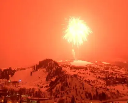(VIDEO) Lanzan fuego artificial aéreo más grande del mundo en Colorado, EEUU