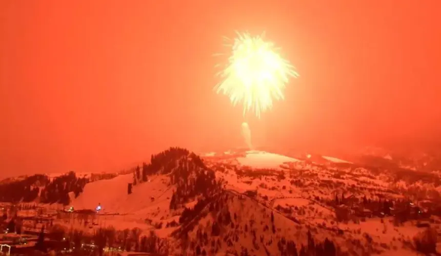 (VIDEO) Lanzan fuego artificial aéreo más grande del mundo en Colorado, EEUU