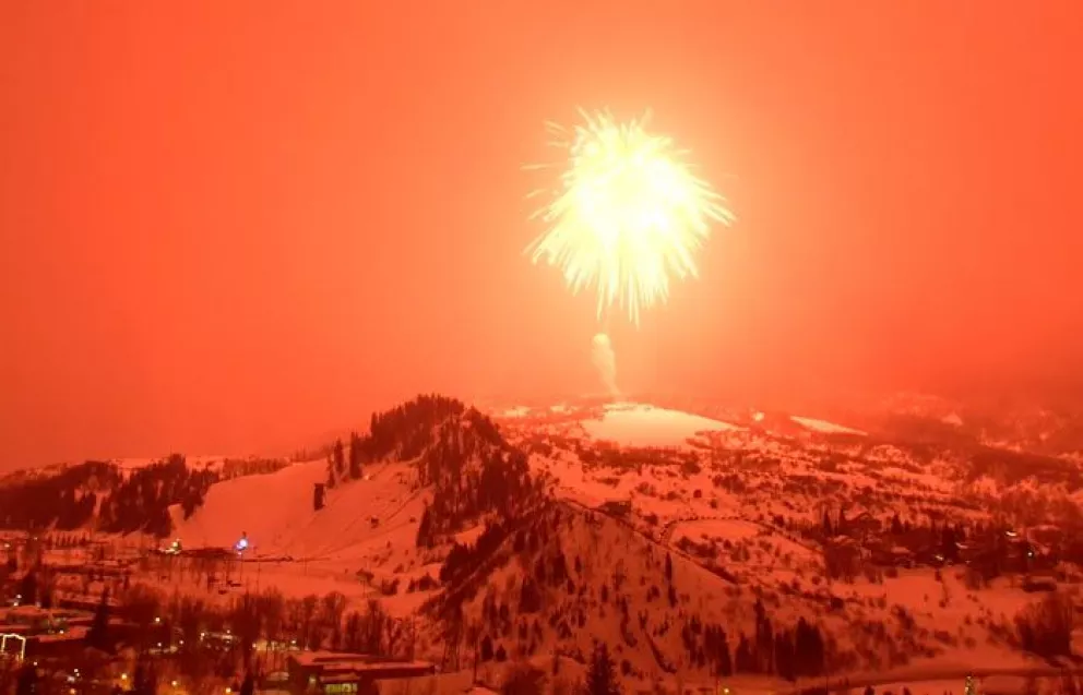 (VIDEO) Lanzan fuego artificial aéreo más grande del mundo en Colorado, EEUU