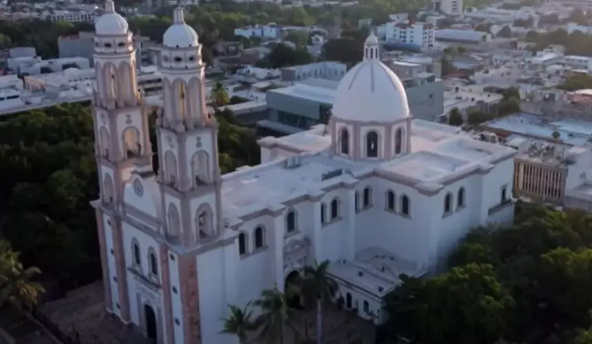 (VIDEO) Acompáñanos a volar sobre la Catedral de Culiacán