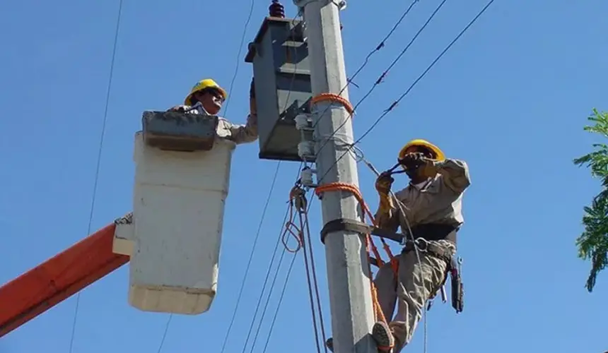 En Navolato se quedan sin luz ni agua