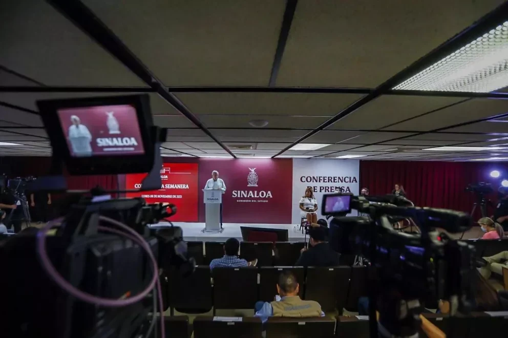 Hacen primera conferencia de prensa “semanera” de Rocha Moya