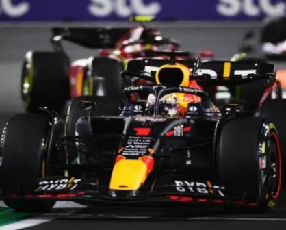 Checo Pérez 4º en Gran Premio de Arabia Saudita; gana Max Verstappen