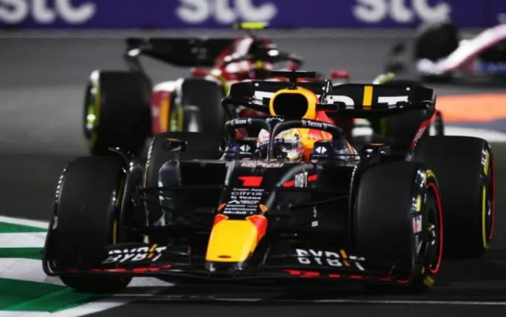 Checo Pérez 4º en Gran Premio de Arabia Saudita; gana Max Verstappen