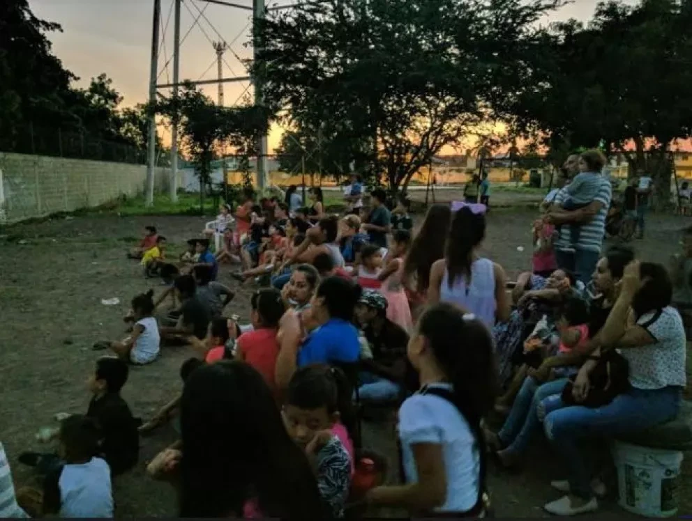 Cine en el parque Margarita Maza en Villa Juárez