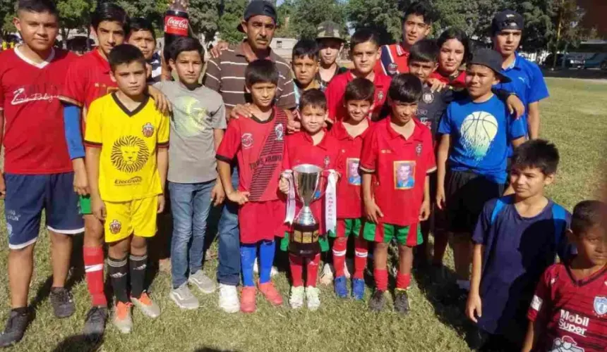 Club TonyFZ entrena fútbol para evitar niños de calle en Villa Juárez