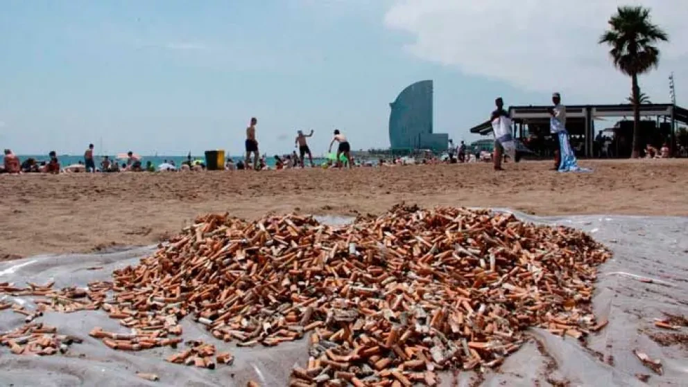Un cigarro contamina más el mar que un popote