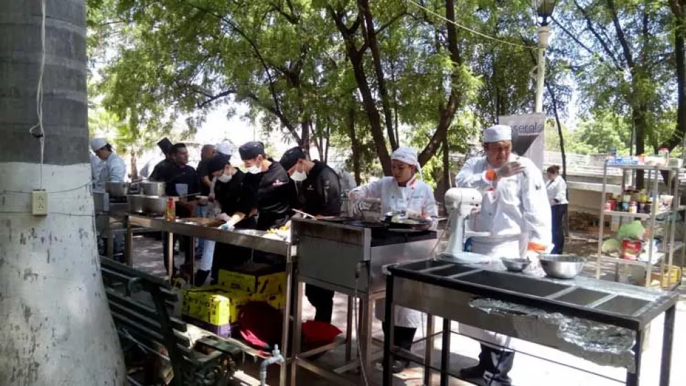 Estudiantes sinaloenses muestran el sabor de Sinaloa