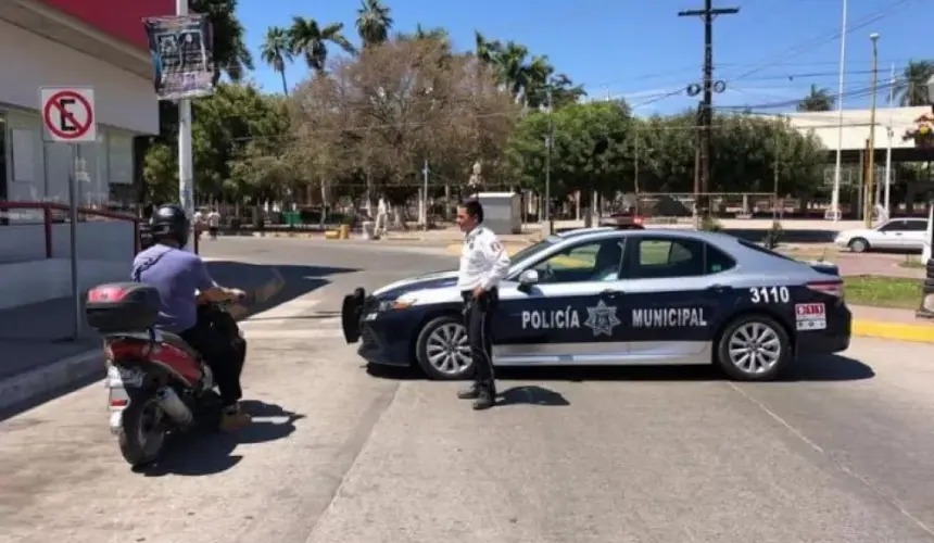 Clausura de negocios y barandilla en Navolato a quien no respete contingencia