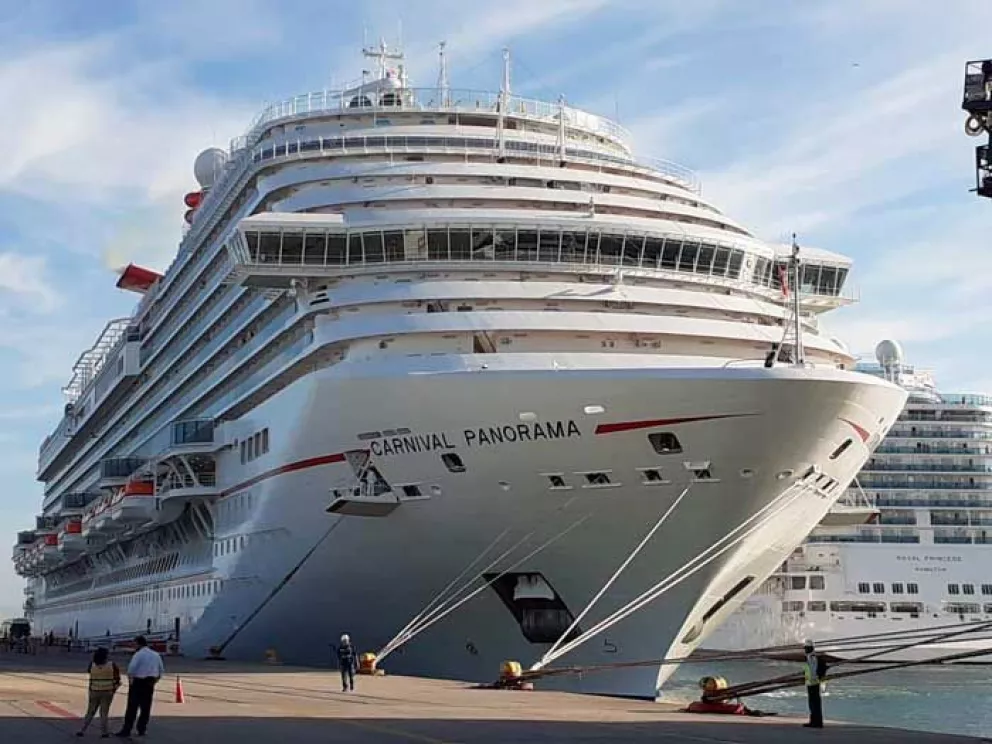 Llegan 3 cruceros en carnaval de Mazatlán con 13,437 turistas