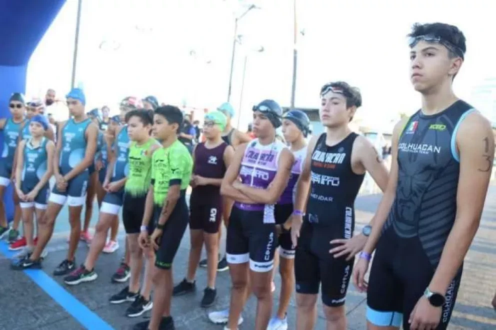 ¡Orgullo! Equipo de triatlón de Culiacán triunfa en Juegos CONADE 2022