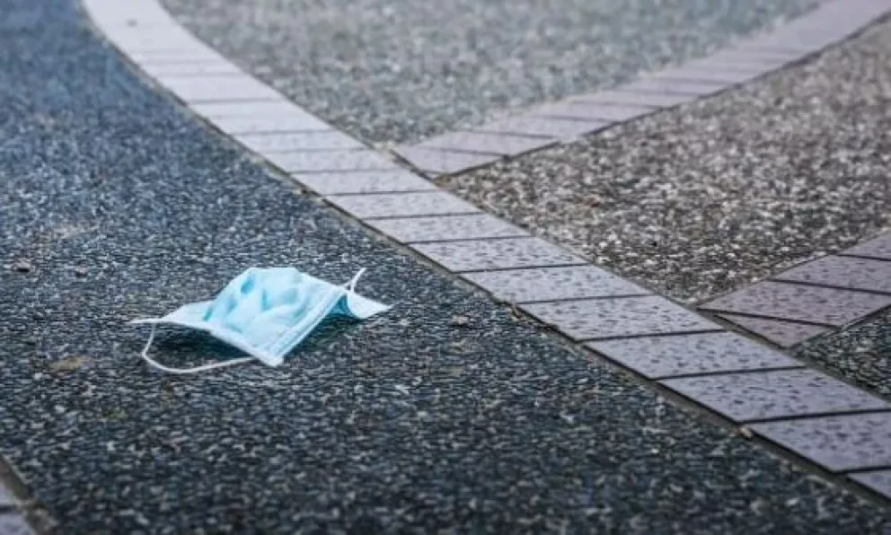 Después de cubrirte el rostro, el tapabocas te protegerá en las carreteras