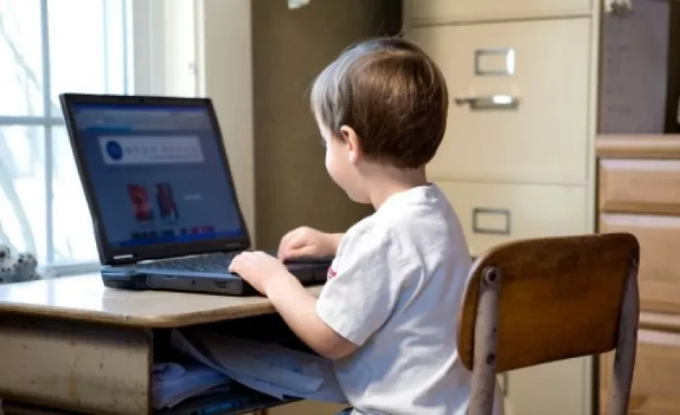 Recomendaciones para el cuidado de ojos de niños en clases virtuales