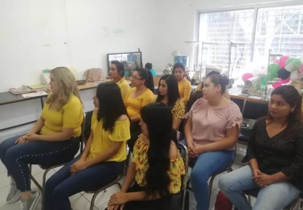 En Villa Juárez clausuran curso de Corte y Peinado