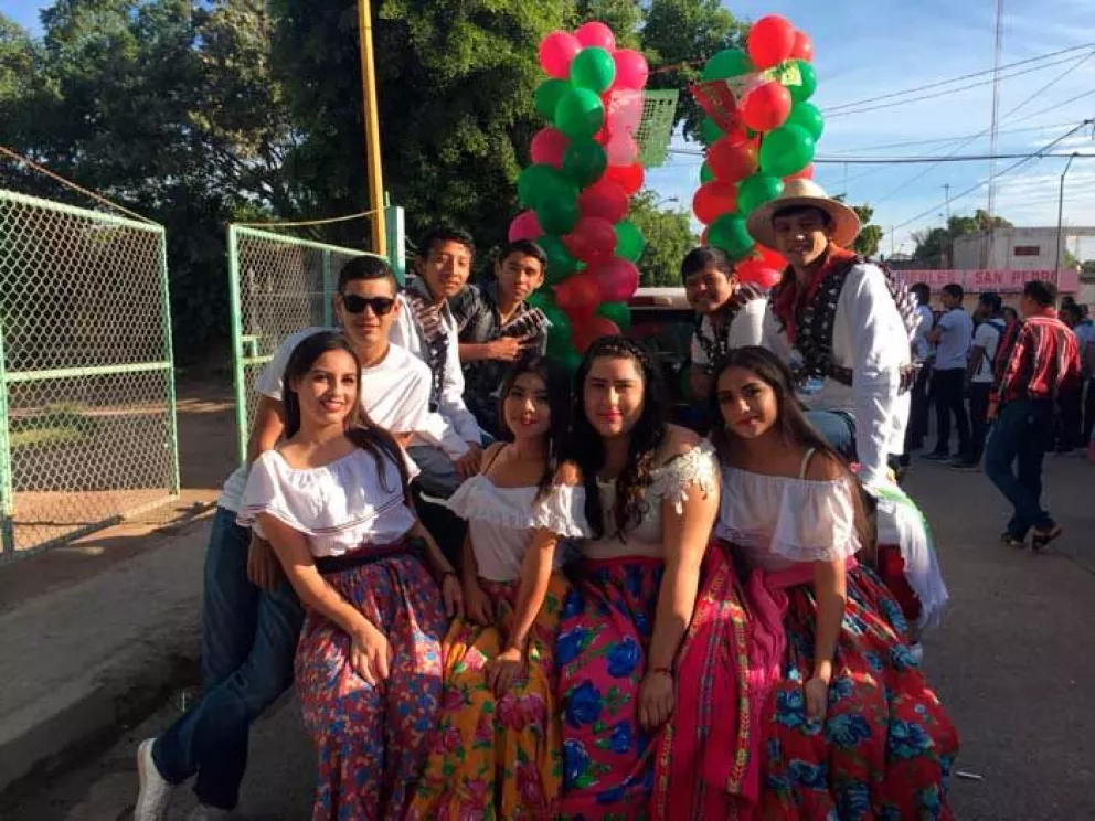 Desfilan en Villa Juárez por el día de la Revolución Mexicana