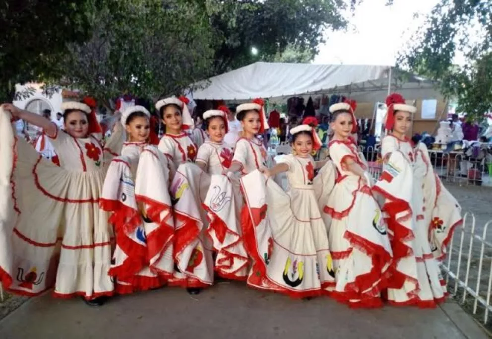 Realizan festival de danza de Villa Juárez