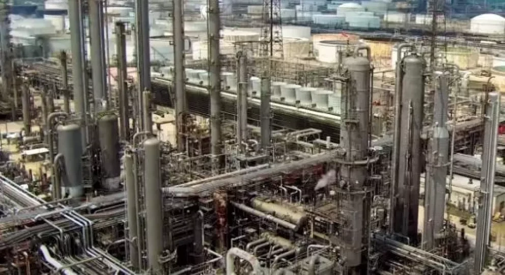 Compran refinería Deer Park para autosuficiencia de combustibles