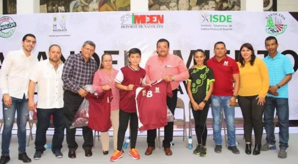 Entregan uniformes a navolatenses de la Olimpiada Nacional Juvenil 2019