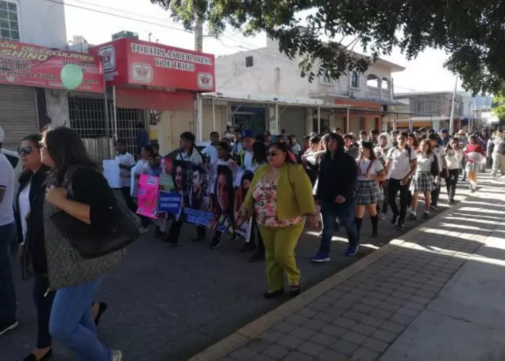 Desfilan en Villa Juárez en lucha contra el Sida