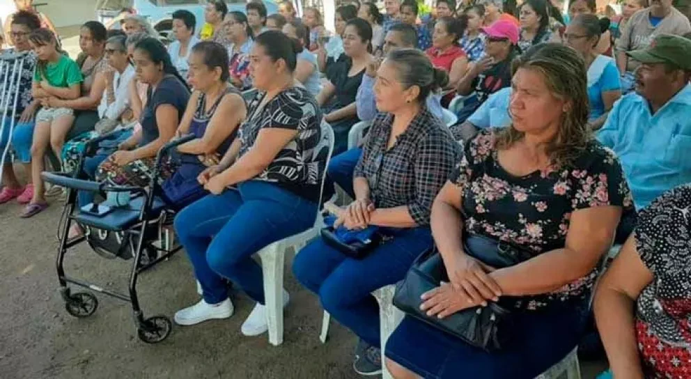 Entregan despensas a familias de Villa Juárez y pensionan a esposas de policías de Navolato