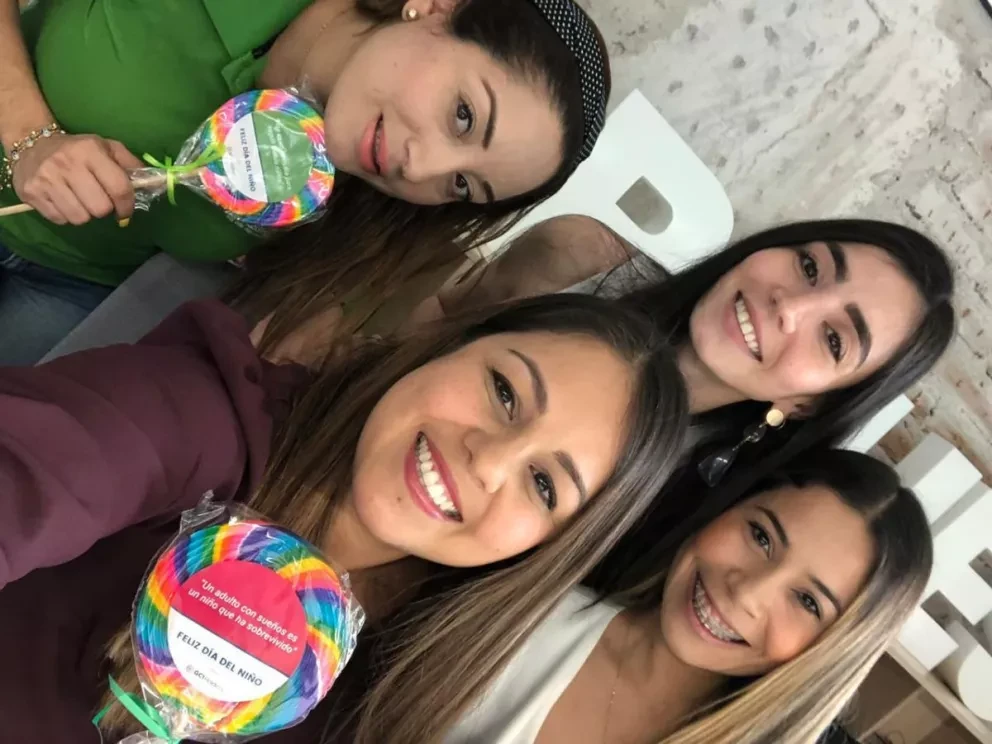 Festejan Niños de ayer día del niño en ambiente laboral