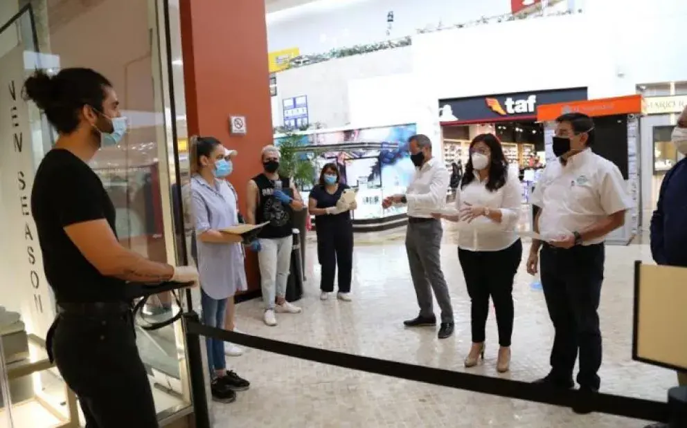 Entregan distintivo PASE a empresas responsables ante coronavirus